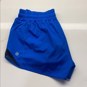 SOLD Lululemon Hotty Hot Short II 2.5” size 6